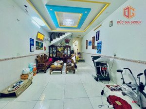 nhà bán còn mới cứng p. bửu long đường n1 nhà 3 tấm giá 5,75 tỷ khu dân cư bửu long