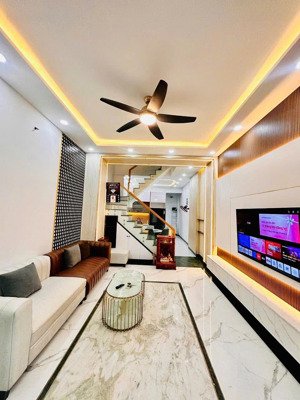 bán nhanh nhà tl26 ngã 4 ga - nhà mới đẹp, 3 lầu không gian sống đẳng cấp giá cực kì tốt