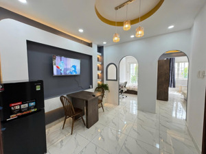 cho thuê căn hộ 2 phòng ngủ - 2 wc mới 100% đầy đủ nội thất, máy giặt riêng (đang gần cửa phòng)