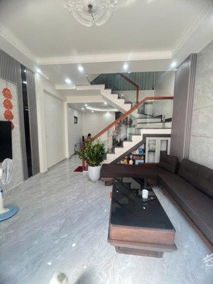 bán nhà phố miếu hai xã oto đỗ cửa 5 bước chân ra đến mặt đường