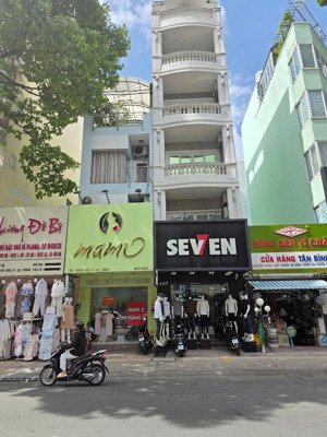 mặt tiền trần hưng đạo quận 1. diện tích: 4,7 x 20m. kết cấu: 5 tầng tm. hđt 120 triệu, giá 35 tỷ