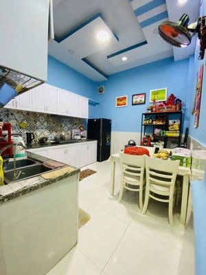 cần bán gấp nhà đường lê đại hành quận 11