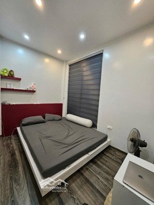 4.4 tỷ sở hữu nhà 5 tầng trần khát chân, sổ đẹp, 20m ra mặt phố, ngõ nông, 3 ngủ, tặng nội thất