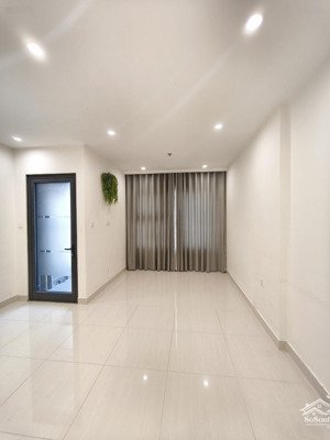 chính chủ cho thuê căn hộ studio đồ cơ bản có điều hòa, nóng lạnh, kệ bếp giá 5,5tr/th vinsmartcity