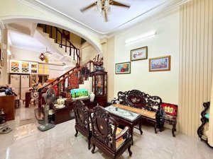 chính chủ bán căn nhà văn chương dt 45m2, mt 4,5m, 5 tầng, 5 ngủ. giá 6,6 tỷ