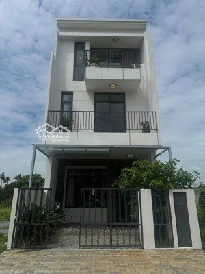 chính chủ cần tiền bán gấp căn nhà liền kề gần chợ bình chánh