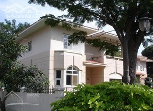 cần bán gấp biệt thự phú gia, phú mỹ hưng, q7 dt 317m, bán 83 tỷ. cam kết giá thật không ảo.