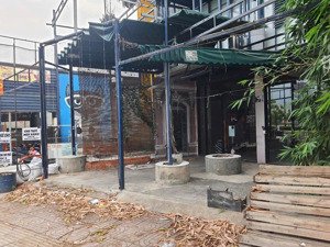 mặt bằng mt đường phạm văn đồng gần gigamal ngang 8m cực đẹp tiện làm vp cty, cf