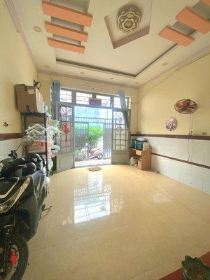 nhà đường nguyễn văn quá q12 - dt: 4.2 x 20 nhà cấp 4 có 2 pn - vị trí đẹp sát mặt tiền