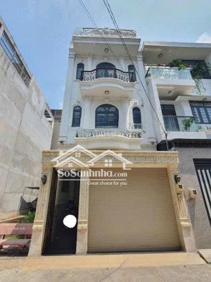 nhà mới xây rộng rãi xem là thích ngay! thiết kế phong cách tân cổ điển rất sang trọng. p. cát lái