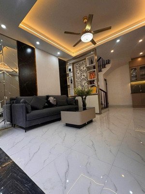 bán nhà khu thành thái quận 10 _ 3 tầng 35m2 giá 5.x tỷ