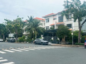bán biệt thự song lập đường lớn 17m khu cảnh đồi, có thang máy, phú mỹ hưng, quận 7, giá: 78 tỷ