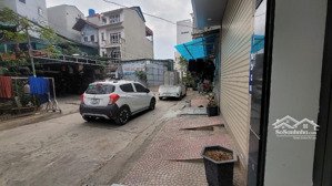 nhà dân xây, mới- ô tô tránh- cách vài nhà ra phố- vừa tiền