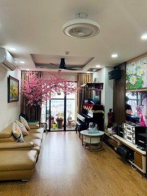 chính chủ cần bán căn 2pn, 77m2, ip2, imperial 360 giải phóng, giá 5 tỷ. liên hệ: 