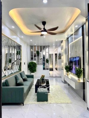 vài bước chân ra cầu vĩnh tuy nhà mới 5 tầng x 50m2 giá 5,8 tỷ xác vali về ở luôn