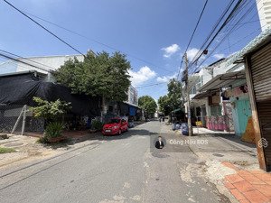 bán một cặp đất chợ dĩ an 2. đường nguyễn tri phương. dt mỗi lô: 185m2 (5x37m5x37m) full thổ cư.