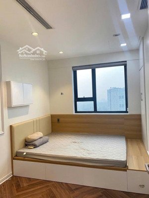 cho thuê 3n green stars,full nội thất có slot oto hầm.gía chỉ 15tr/1 tháng.lh: hằng)
