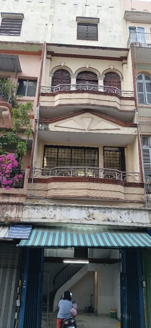 cho thuê nhà nguyên căn (4x6m) 3 tầng, bao gồm 1 trệt mặt bằng kinh doanh trong chợ vlxd sầm uất