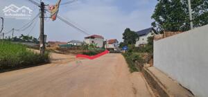 Cần tiền bán đất lô góc 1400m2 cạnh chợ số 8, Kim long, Tam dương.