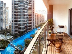 chuyển nhượng 4pn 194m2layout 2 ban công rộng view trực diện hồ bơi siêu đẹp, sẵn sổ hồng giao ngay