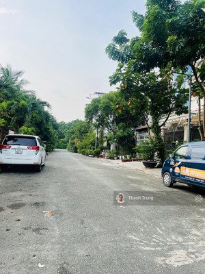 bán lô đất nhà phố mặt tiền sông, view trực tiếp landmark 81. vị trí đẹp kết nối thuận tiện.