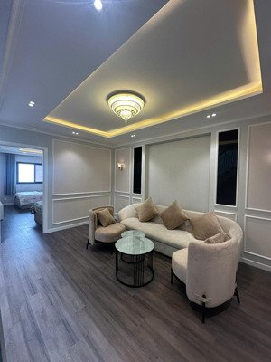 chính chủ bán nhà 1 trệt 2 lầu shr giá 5 tỷ bao sang tên công chứng, lh: tuyết