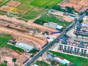 bán đất ngay thị trấn hậu nghĩa cách vinhomes 400m xây dựng tự do dt: 162m2 giá 2 tỷ 928 tl