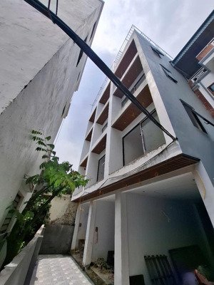 bán nhà ngõ 206 cổ linh 45mx5t 7.6 tỷ. nhà mới đẹp, gần ô tô
