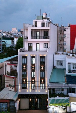bán tòa nhà căn hộ dịch vụ cao cấp 75 phòng đang có thu nhập 300tr/tháng. quang trung, p.11, gò vấp