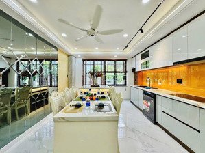 bán bt thanh xuân 168m2 view hồ triệu đô giá cắt lỗ 49,9 tỷ