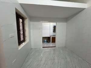 cho thuê nhà 2 tầng 1 tum cực đẹp, 2 mặt ngõ 523 minh khai (ngõ 651 cũ), ngõ ô tô tải tránh nhau