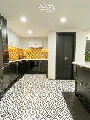 bán biệt thự nghi tàm ô tô phân lô cán bộ 100 m2 mt 9 m, 5 tầng, chỉ 35 tỷ. 