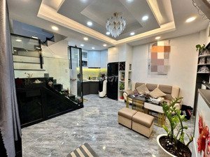 nhà gần mặt tiền vuông vức chưa đến 3 tỷ ngay quận 4, gần khu ăn uống sầm uất, 1t1l, sổ hồng riêng.