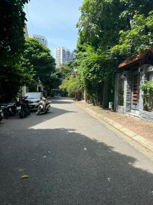 pl 3 ô tô + vỉa hè 2 bên, 100m2, mt 6m, 5t thang máy