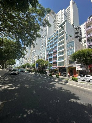 bán gấp khách sạn mặt đường trần phú , lộc thọ , nha trang , khánh hoà, đang cho thuê 100tr/ tháng