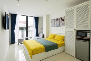 phòng trọ có ban công full nội thất tại phan đăng lưu phú nhuận gần tân bình quận 1 quận 3 sân bay