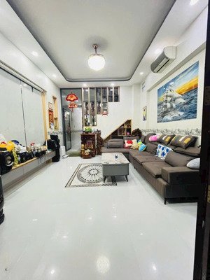 bán nhà 2 lầu đường lớn khu diệu hiền dt 4.5x23- giá 4.95 tỷ