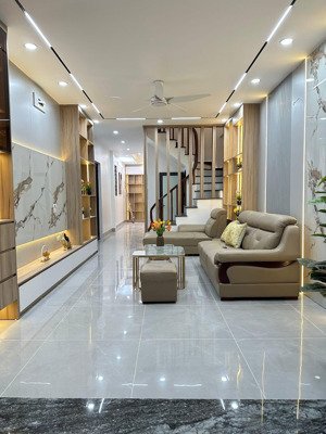 ngõ thịnh liệt - lô góc cách 1 nhà ra phố sân trước rộng thoáng, diện tích: 57.2m2 x mt 4m