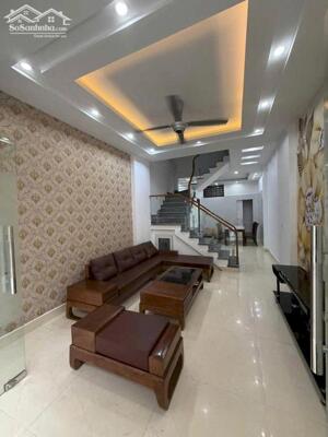 Cho thuê nhà phố Văn Cao, 55m2, 4 p.ngủ full đồ.