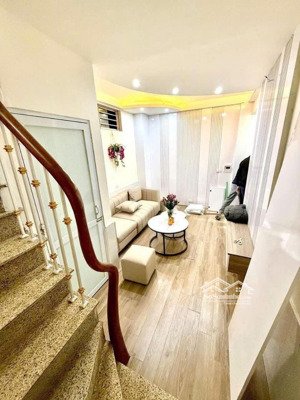 hiếm có khó tìm 25m2 nhân hoà giá 4,5 tỷ ngõ thômg oto đậu cách nhà 10m