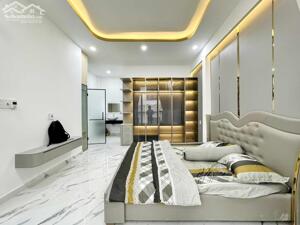 Long lanh Q3. HXH Lê Văn Sỹ. Full nội thất. Ngang 5.5m vuông. Giá 8 tỷ 6