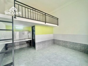 phòng trọ có gác siêu rộng rãi giá học sinh ngay lê văn việt ngã tư thủ đức