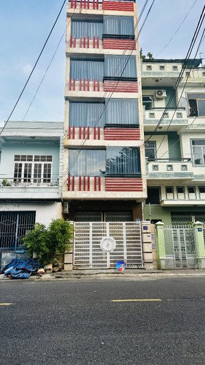 hạ giá bán nhạnh nhà 5 tầng thiết kế khách sạn gần biển giá chỉ còn 9,3 tỷ