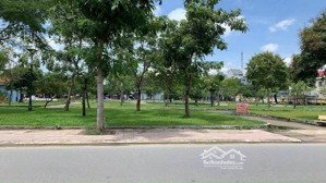 bán nhà quận 8, bông sao biệt thự mini ngang lớn 8m 8pn phòng karaoke wc khép kính công viên