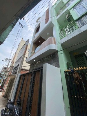 bán nhà xây mới 4x16m 3 lầu hẻm xe hơi tới nhà đường hồng bàng