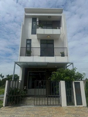 nhà phố liền kề 162m2 - đối diện chợ bình chánh - liền kề ql1a