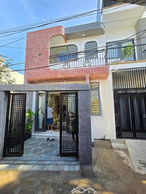 bán gấp nhà nguyên căn 3pn 2wc mới xây pháp lý sạch 100m2 chỉ 3 tỷ 100 triệu