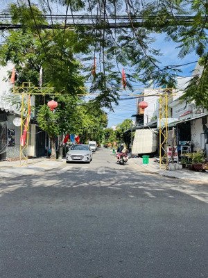 sơn trà - chỉ 6 tỷ x, bán nhà c4 115m2 vuông vức, cách bãi tắm mân thái chỉ 500m