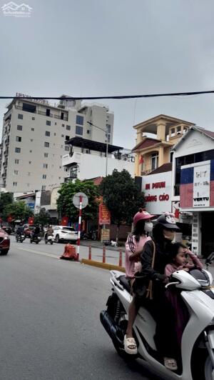 Cho thuê nhà nguyên căn mặt đường Lạch Tray , Ngô Quyền .