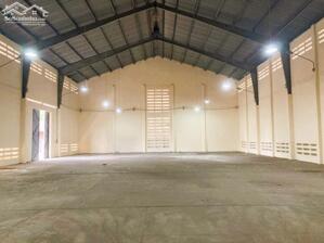 Kho hóc môn cho thuê với sân rộng 2600m2